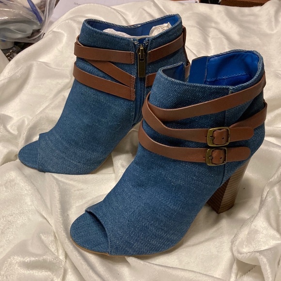 Booties- size6.5 - Picture 1 of 7